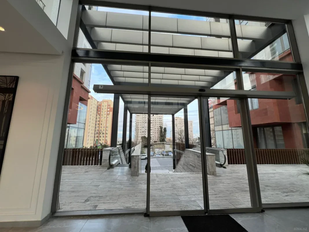 Satılır 5 otaqlı mənzil 280 m²