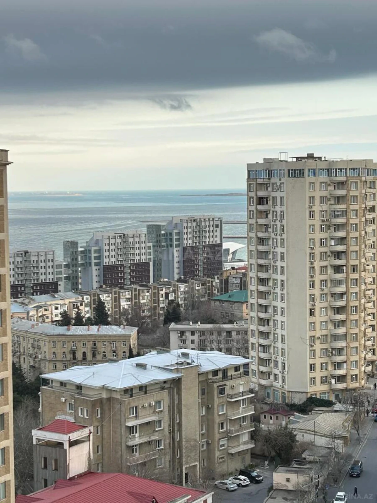 Satılır 5 otaqlı mənzil 280 m²