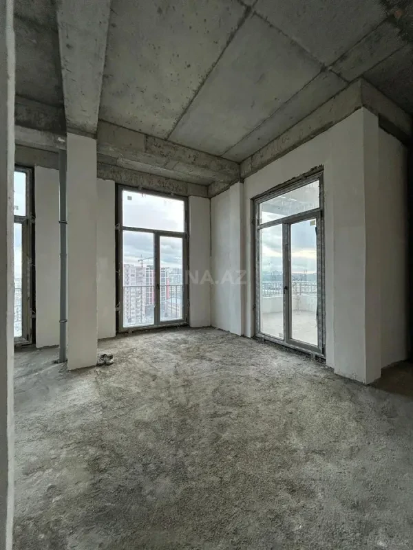 Satılır 5 otaqlı mənzil 280 m²