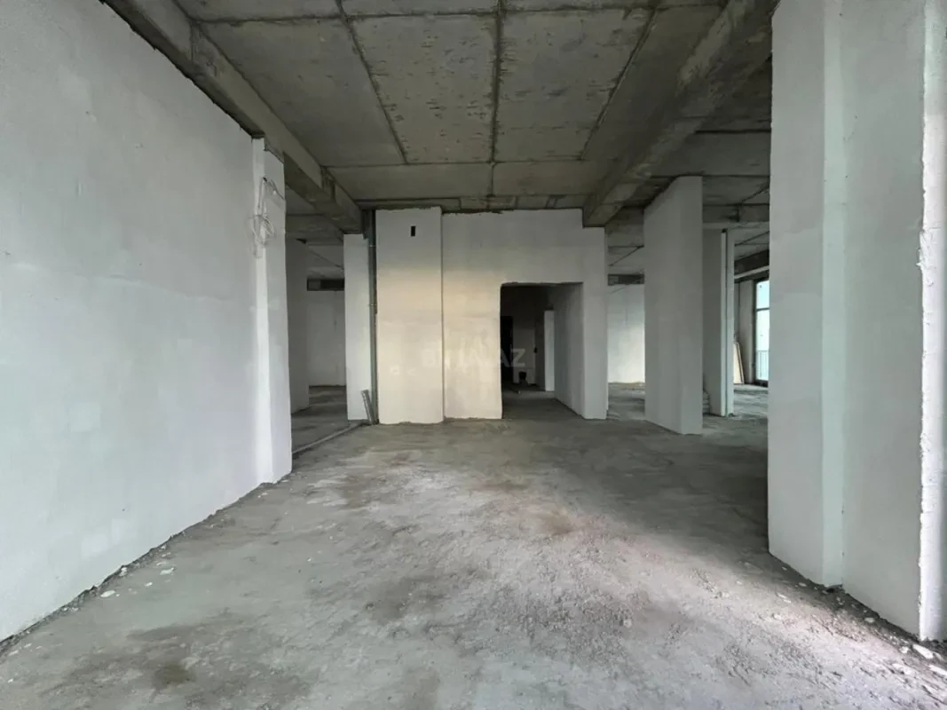 Satılır 5 otaqlı mənzil 280 m²