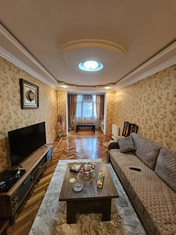 Satılır 4 otaqlı mənzil 110 m²