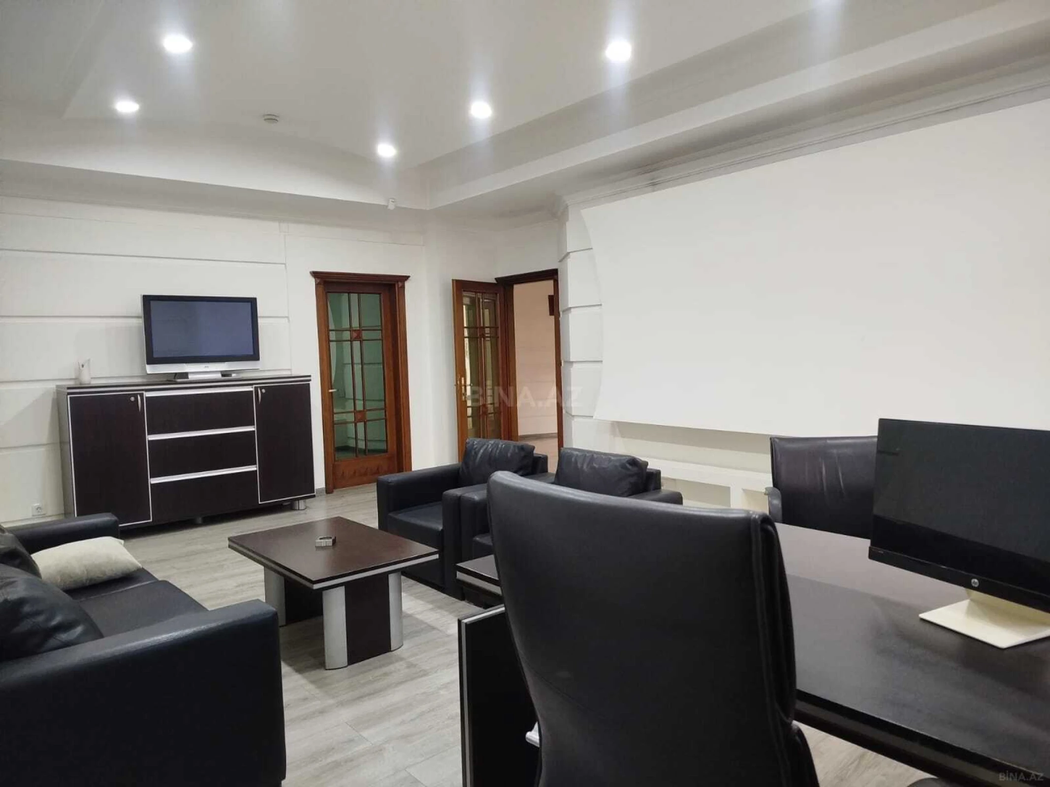 Kirayə verilir 6 otaqlı ofis 320 m²