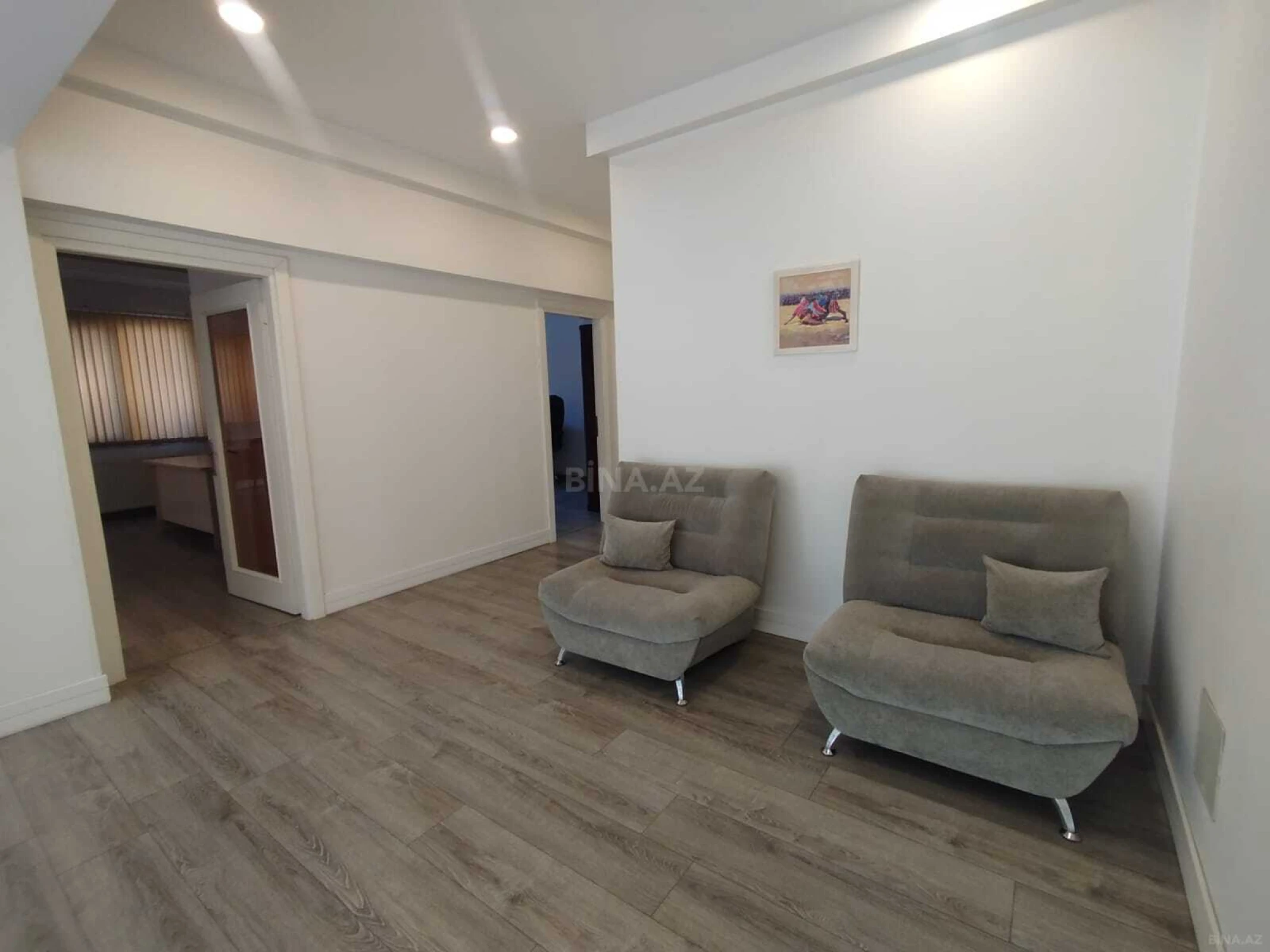 Kirayə verilir 6 otaqlı ofis 320 m²