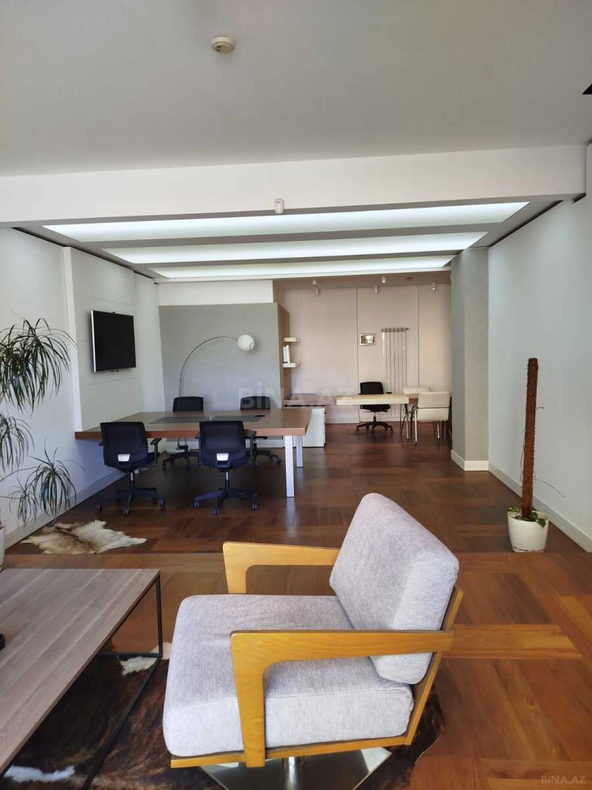 Kirayə verilir 6 otaqlı ofis 320 m²