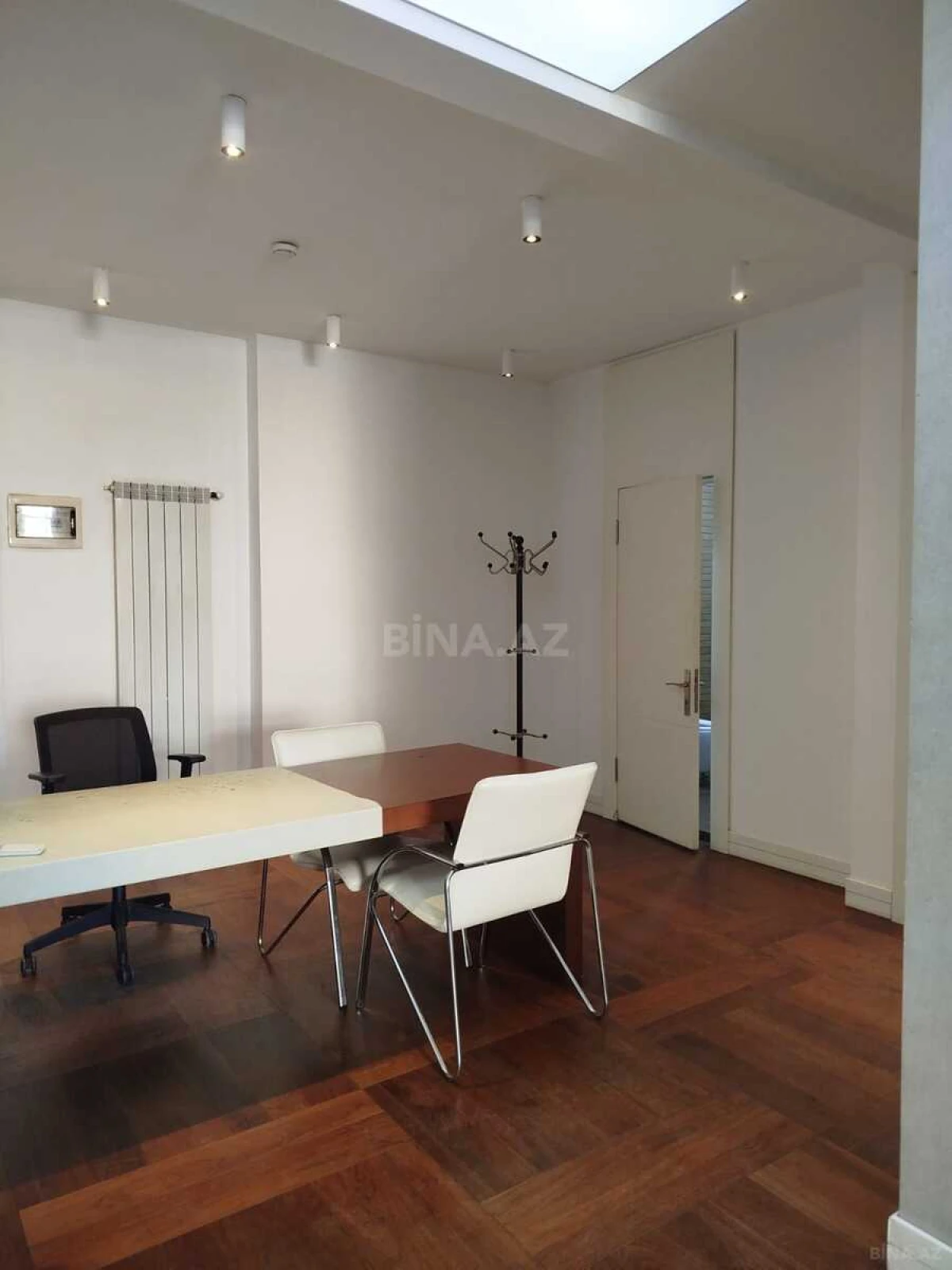 Kirayə verilir 6 otaqlı ofis 320 m²