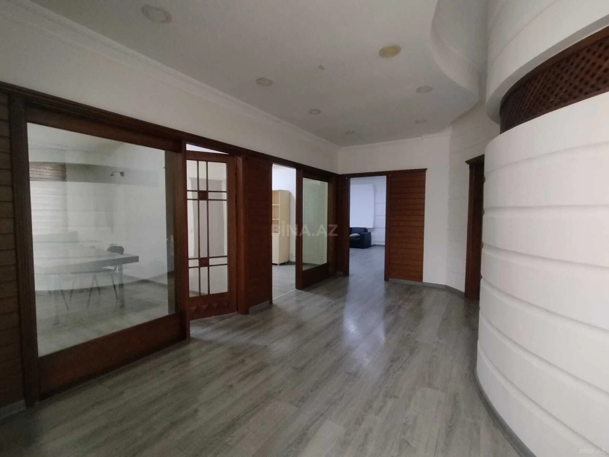 Kirayə verilir 6 otaqlı ofis 320 m²