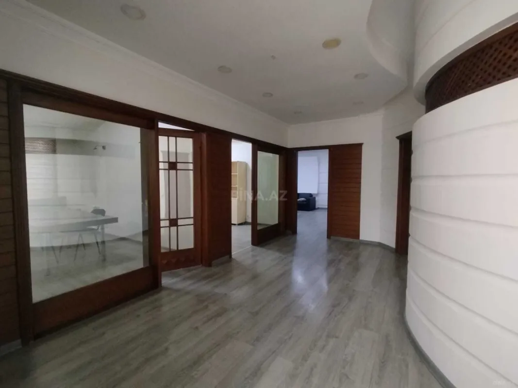 Kirayə verilir 6 otaqlı ofis 320 m²