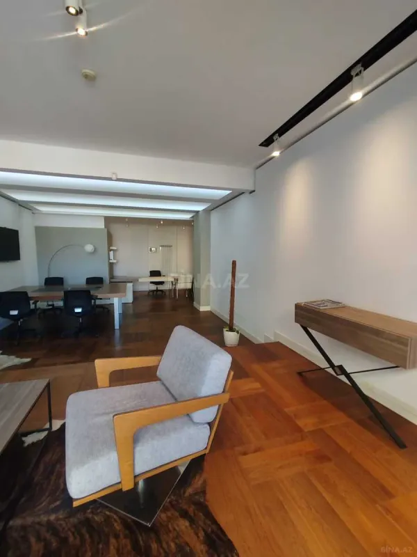 Kirayə verilir 6 otaqlı ofis 320 m²