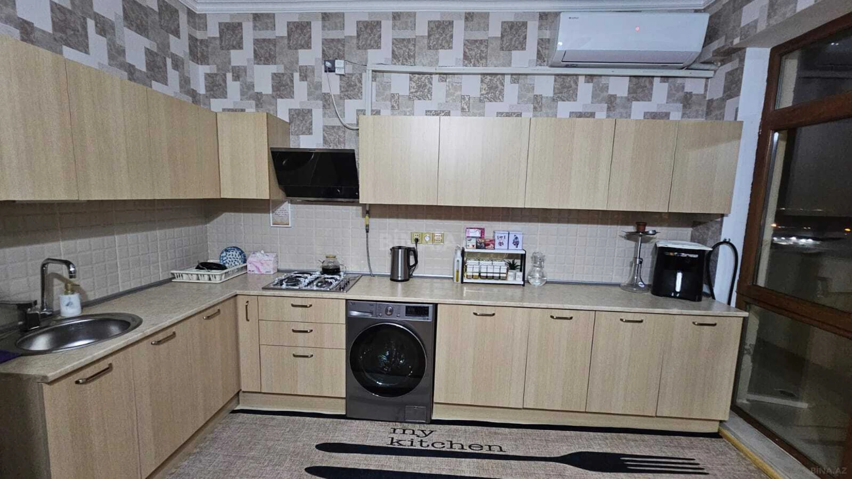 Satılır 3 otaqlı mənzil 121 m²