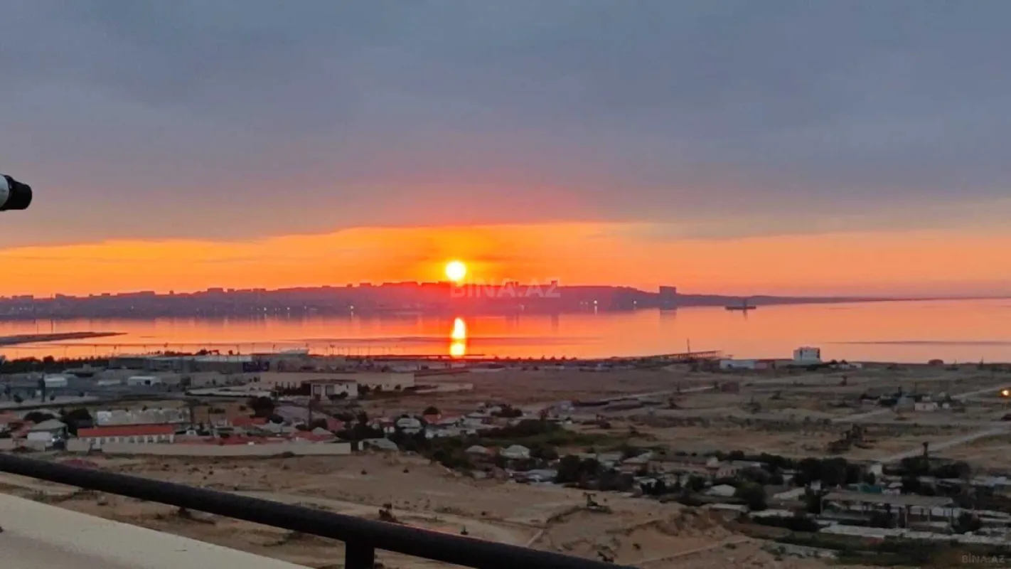 Satılır 3 otaqlı mənzil 121 m²