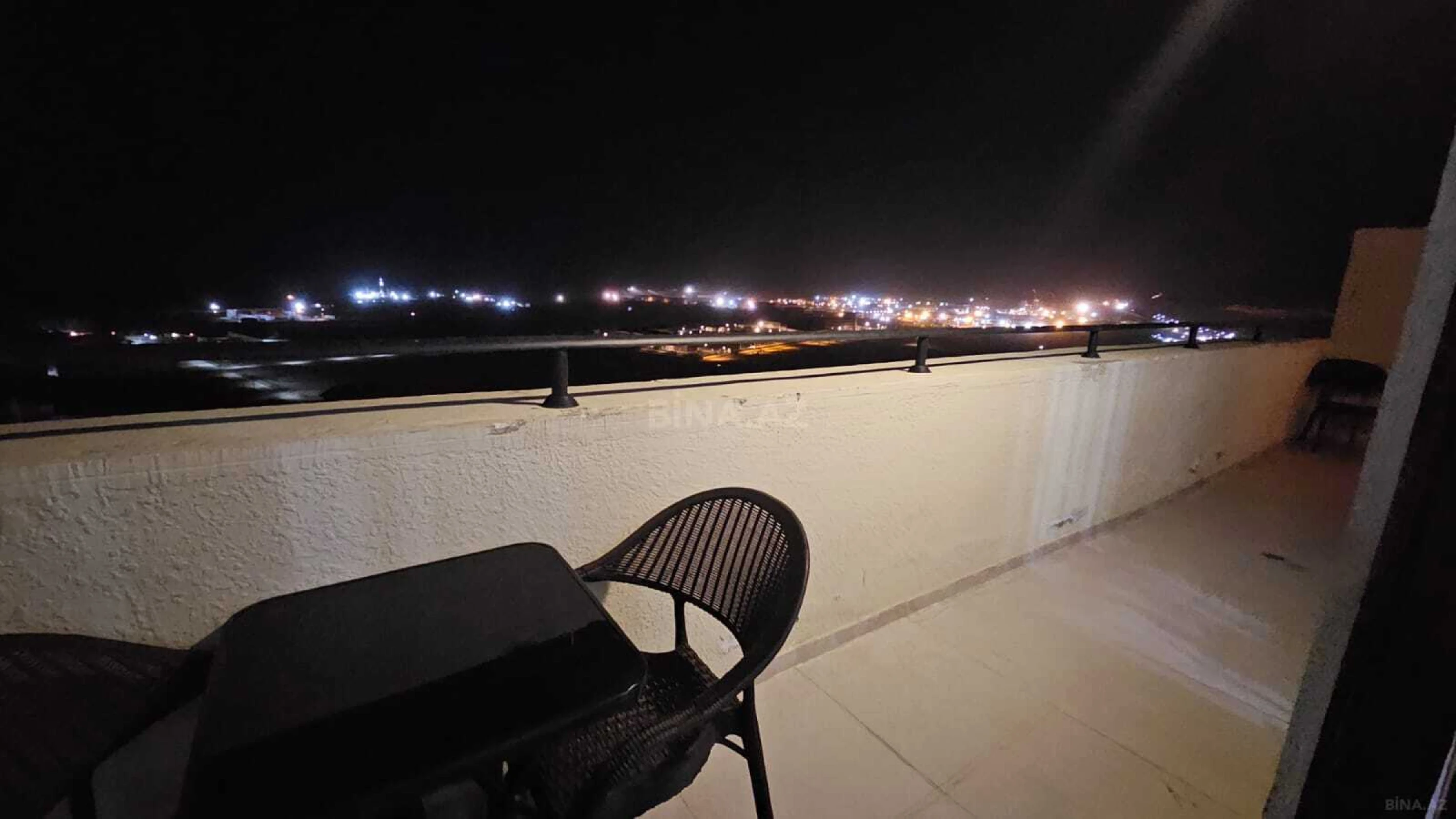 Satılır 3 otaqlı mənzil 121 m²