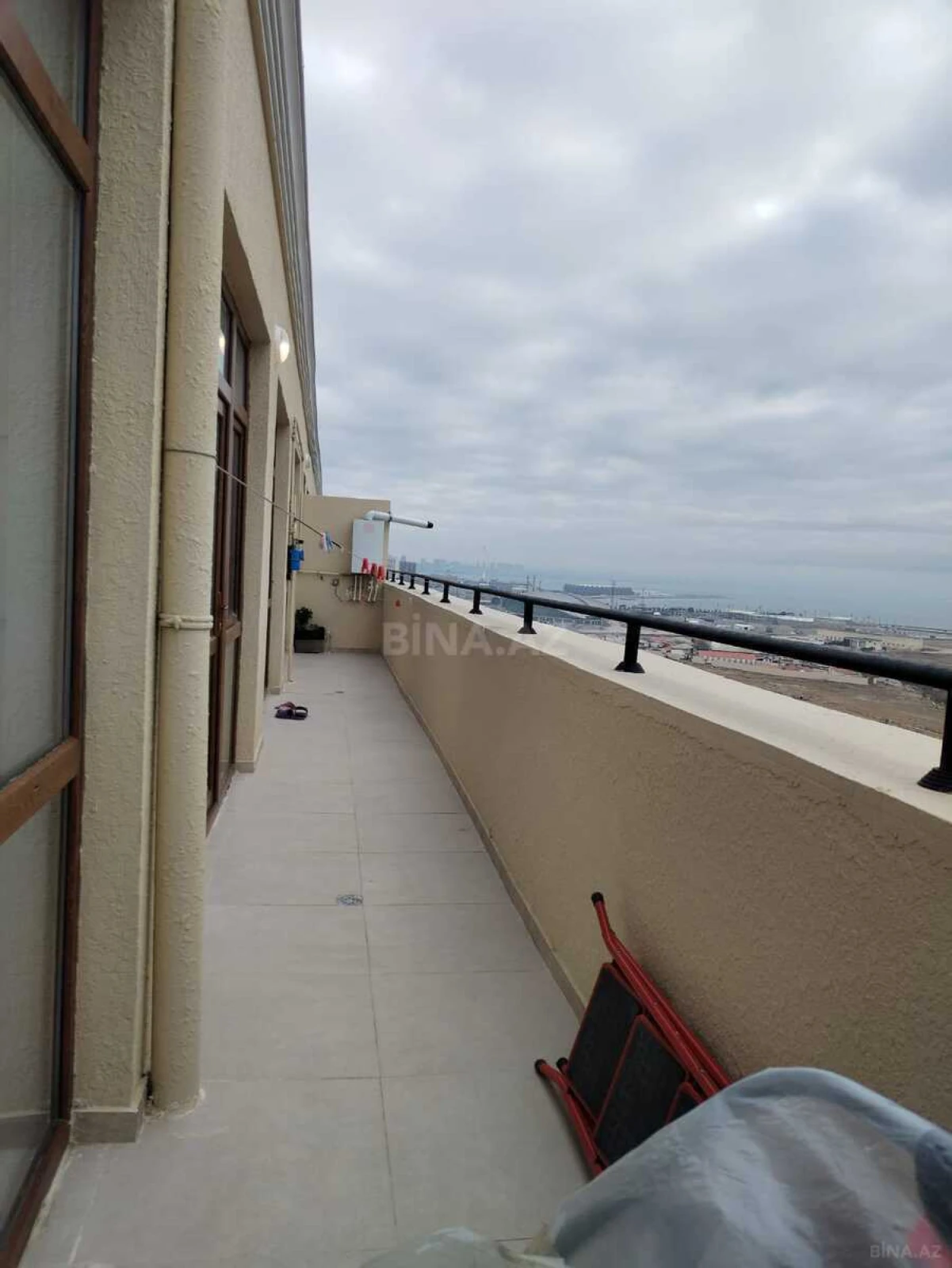 Satılır 3 otaqlı mənzil 121 m²