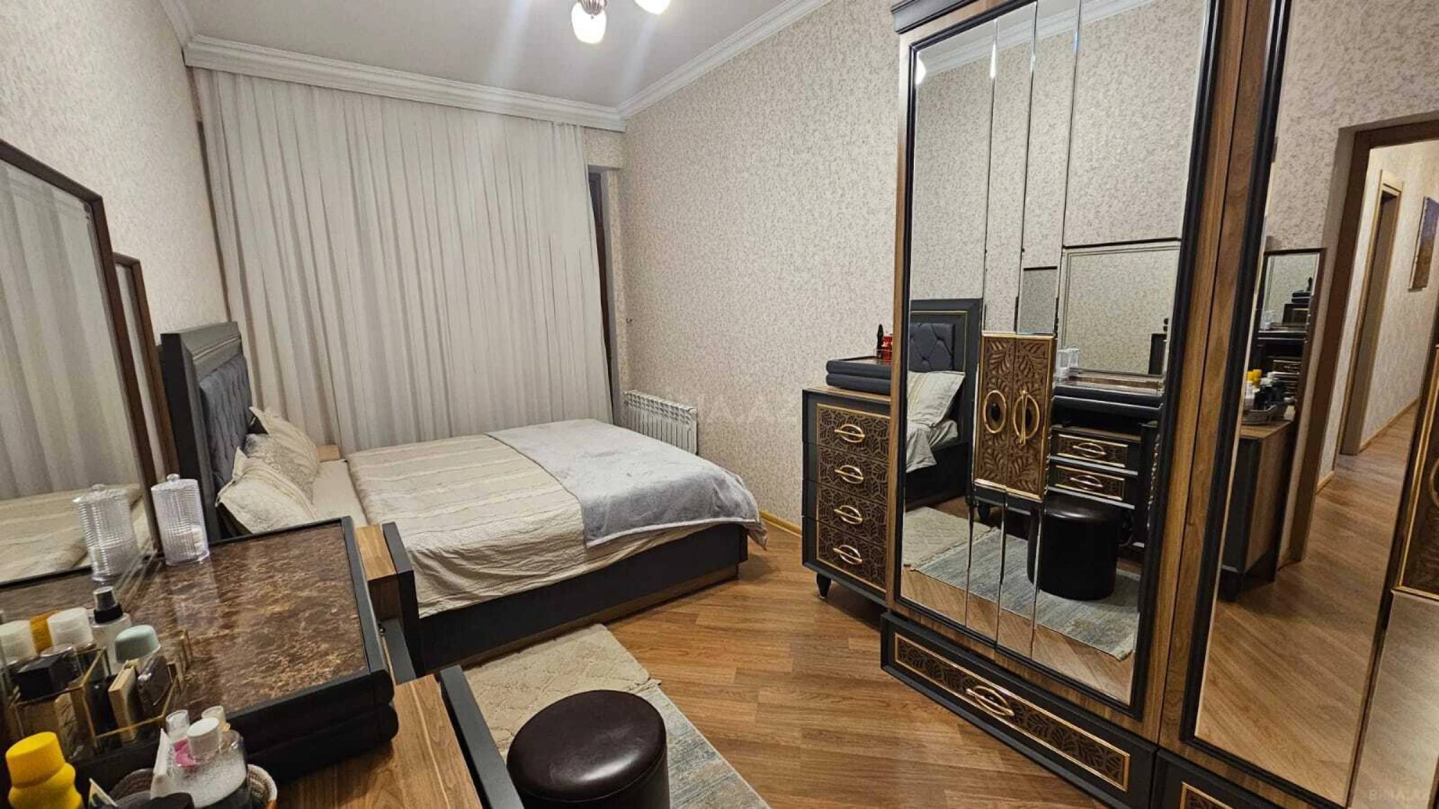Satılır 3 otaqlı mənzil 121 m²