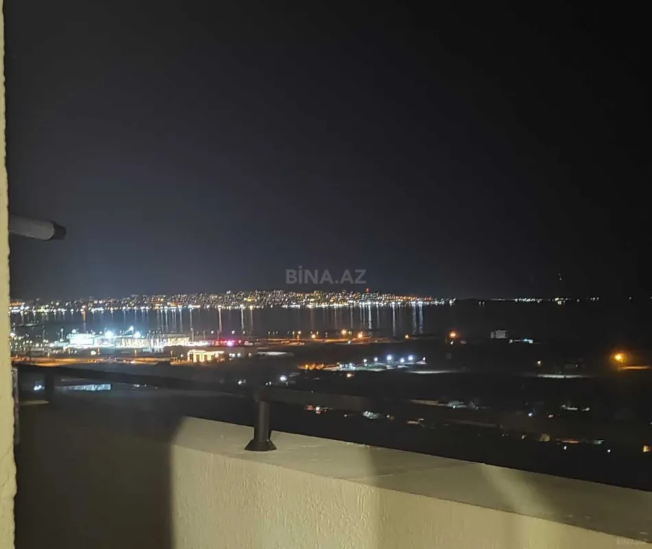 Satılır 3 otaqlı mənzil 121 m²