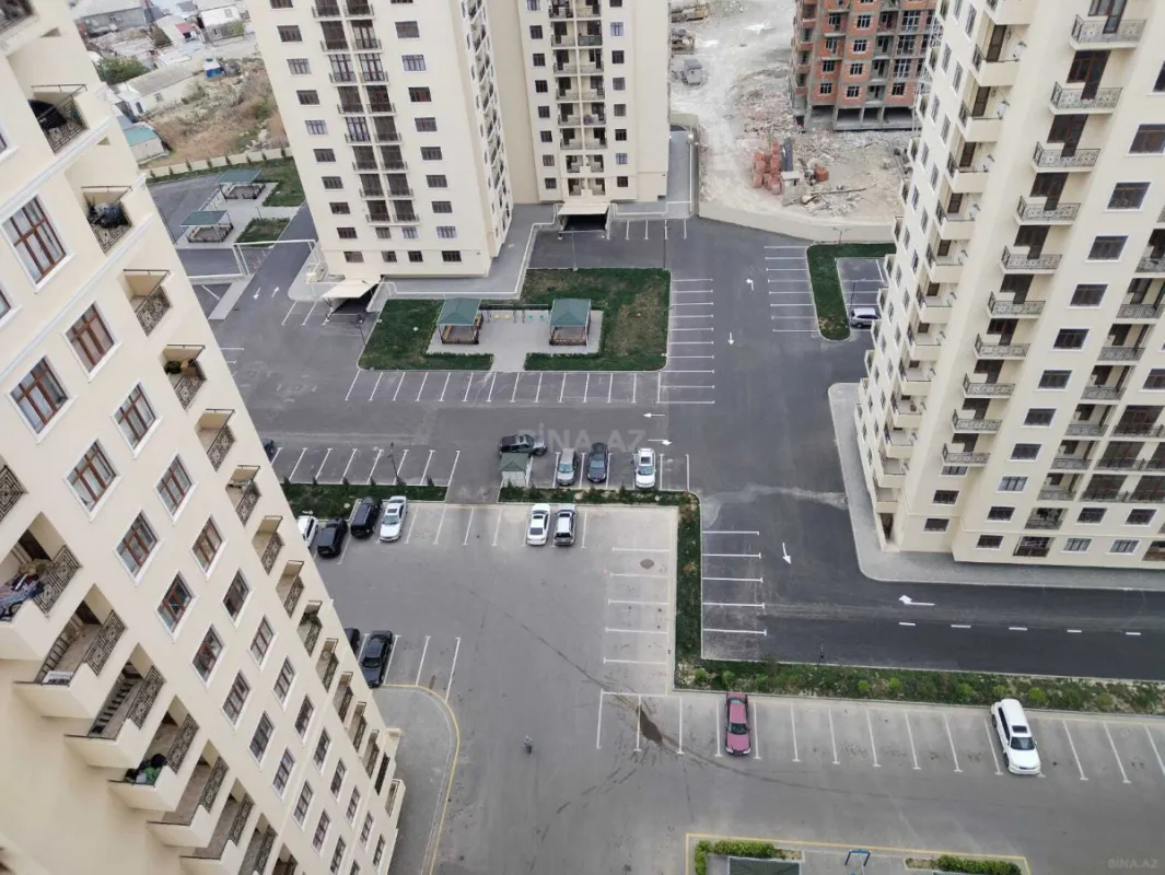 Satılır 3 otaqlı mənzil 121 m²