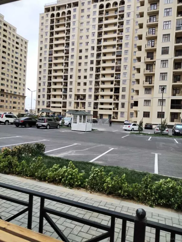 Satılır 3 otaqlı mənzil 121 m²