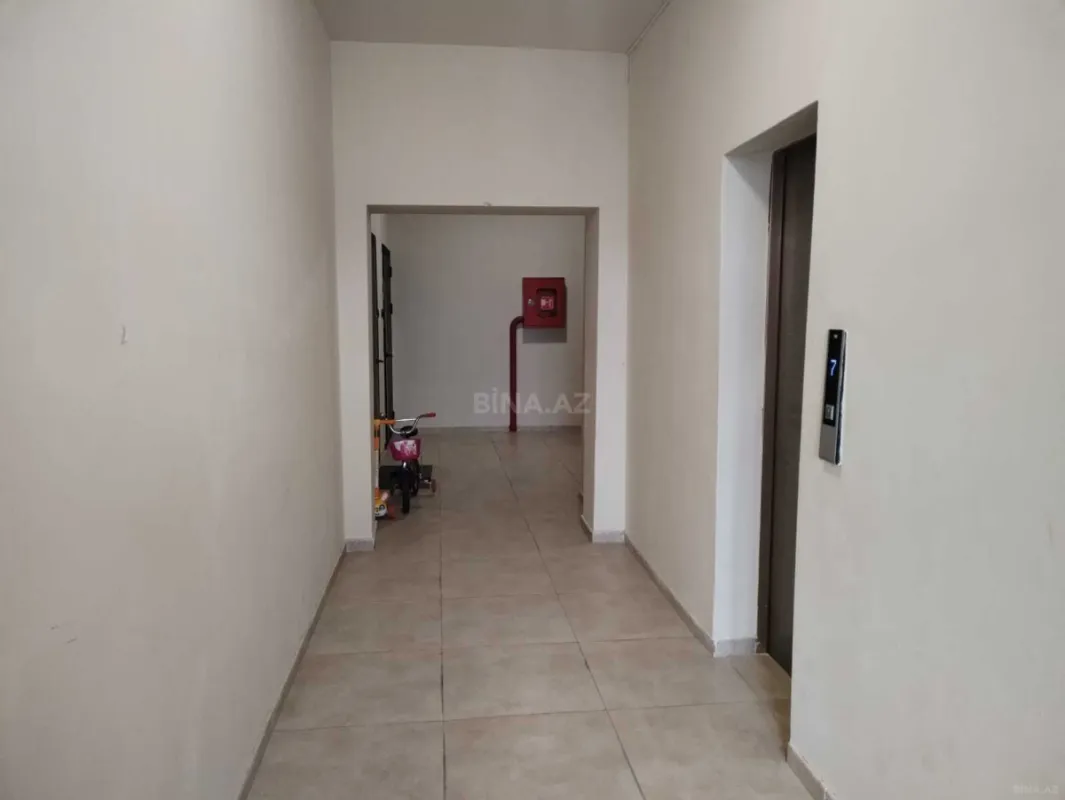 Satılır 3 otaqlı mənzil 121 m²
