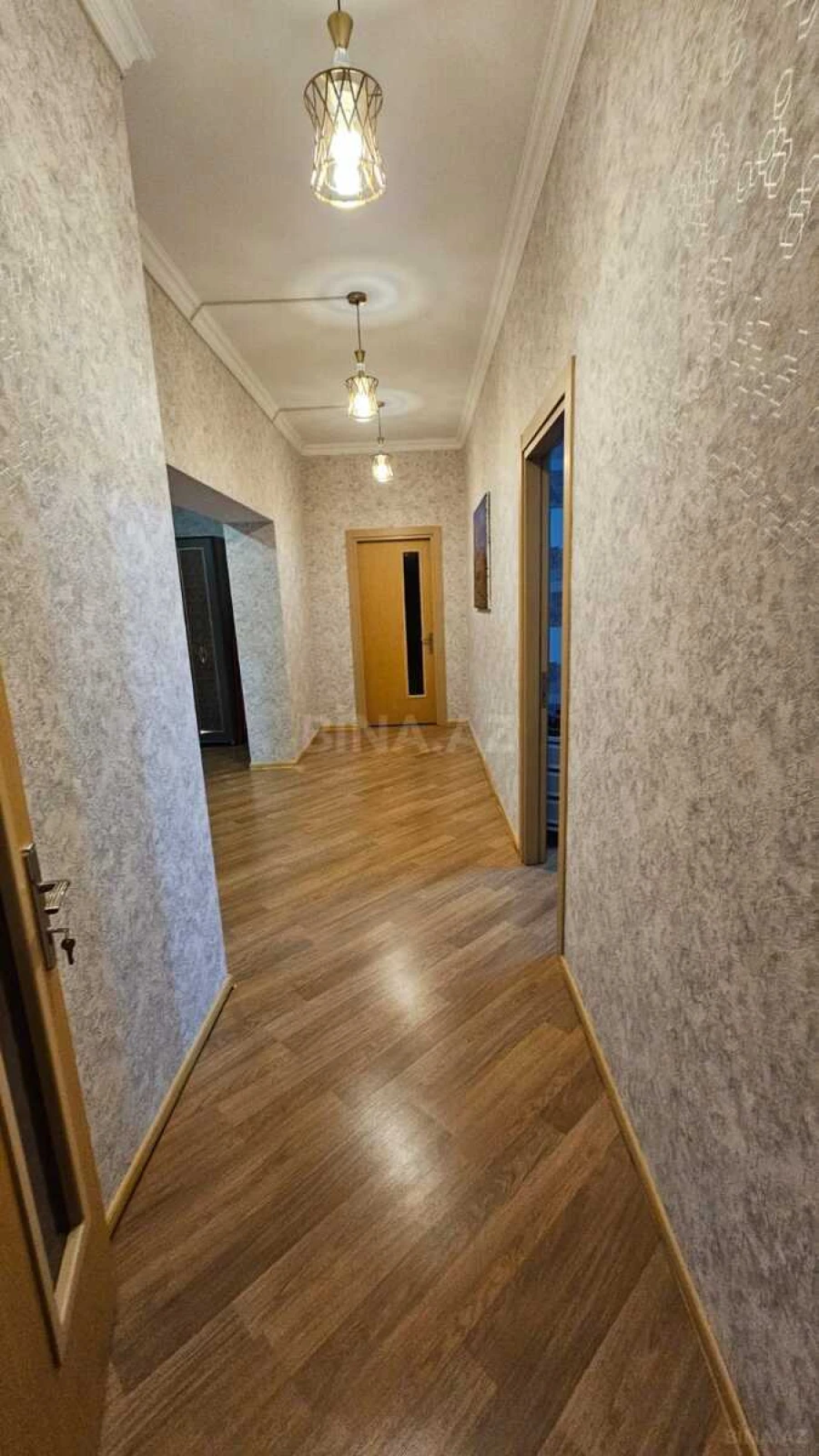 Satılır 3 otaqlı mənzil 121 m²