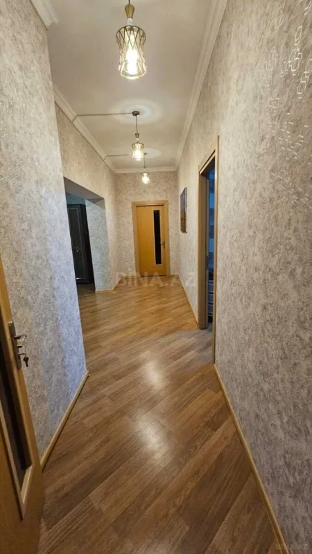 Satılır 3 otaqlı mənzil 121 m²