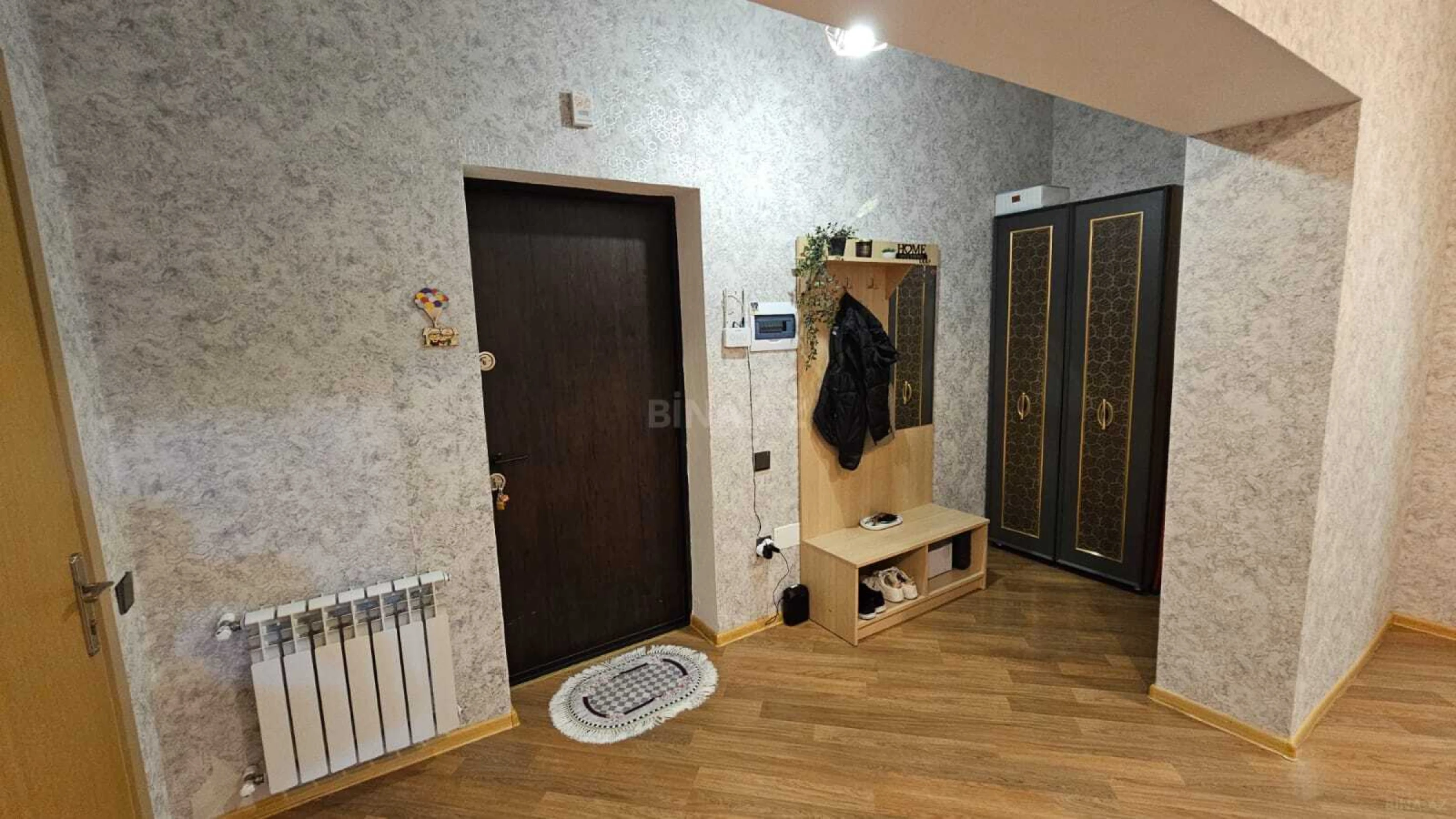 Satılır 3 otaqlı mənzil 121 m²