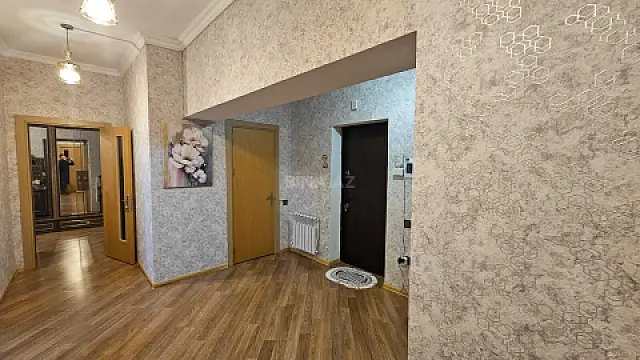 Satılır 3 otaqlı mənzil 121 m²