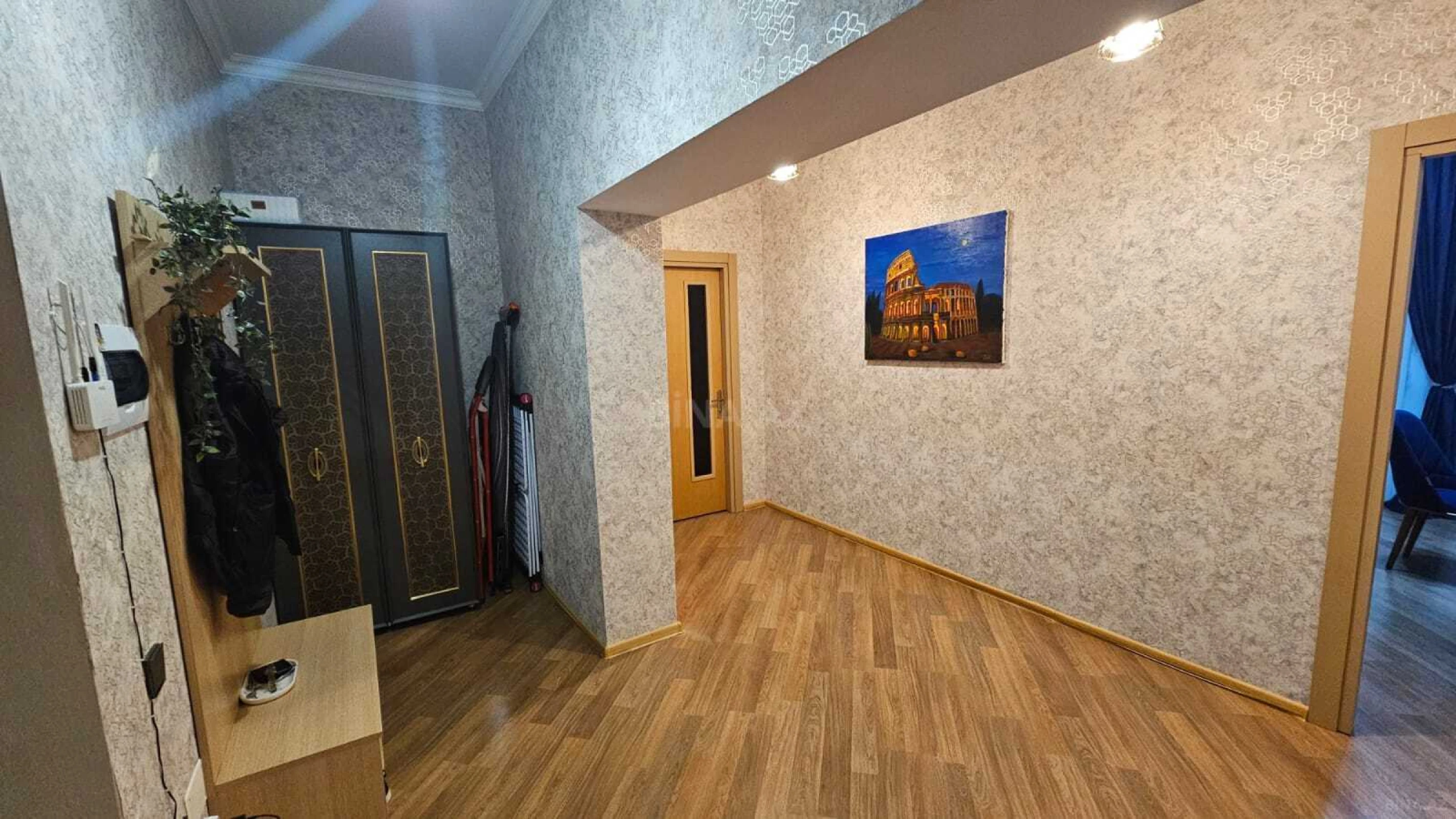 Satılır 3 otaqlı mənzil 121 m²