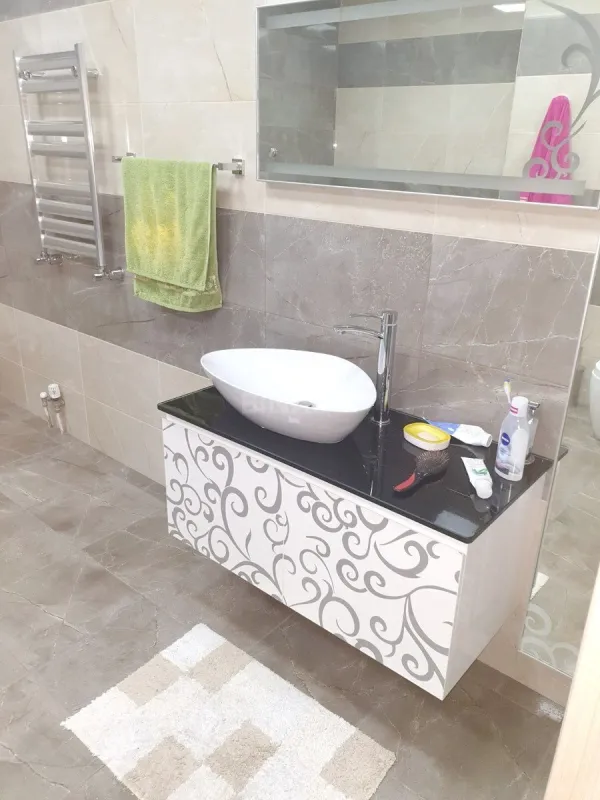 Kirayə verilir 4 otaqlı mənzil 194 m²