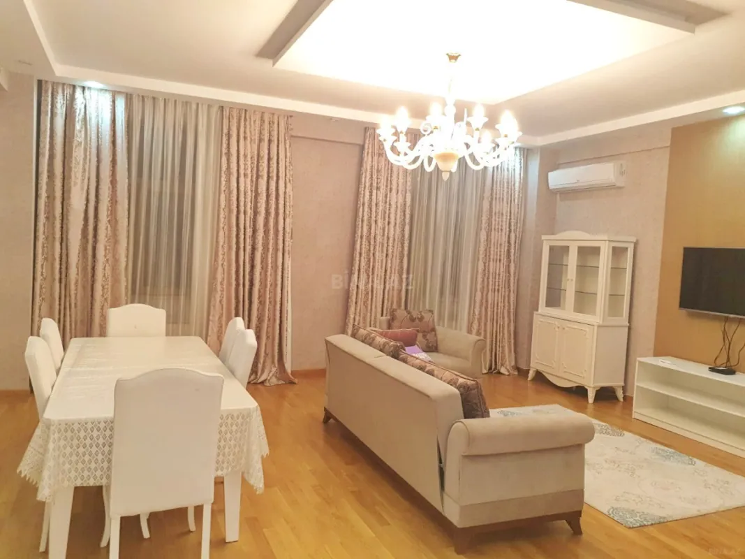 Kirayə verilir 4 otaqlı mənzil 194 m²
