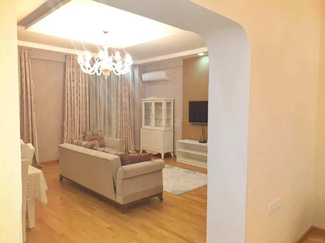 Kirayə verilir 4 otaqlı mənzil 194 m²
