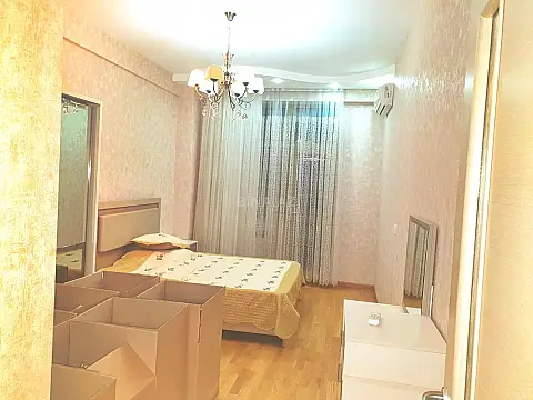 Kirayə verilir 4 otaqlı mənzil 194 m²