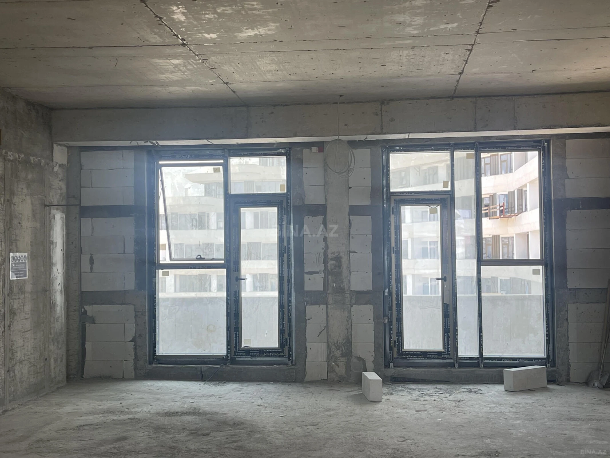 Satılır 3 otaqlı mənzil 140 m²