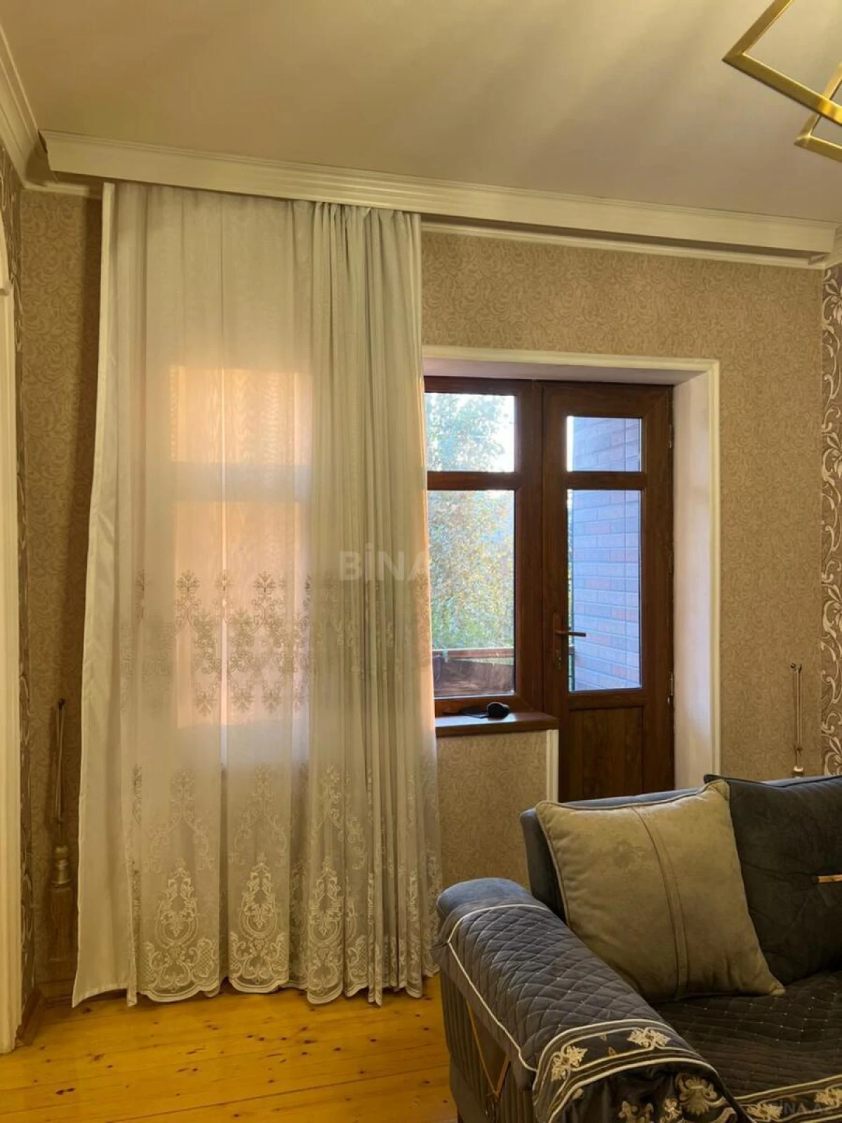 Satılır 5 otaqlı mənzil 130 m²