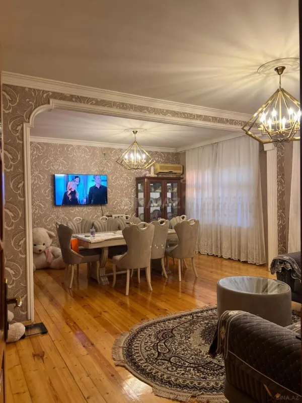 Satılır 5 otaqlı mənzil 130 m²