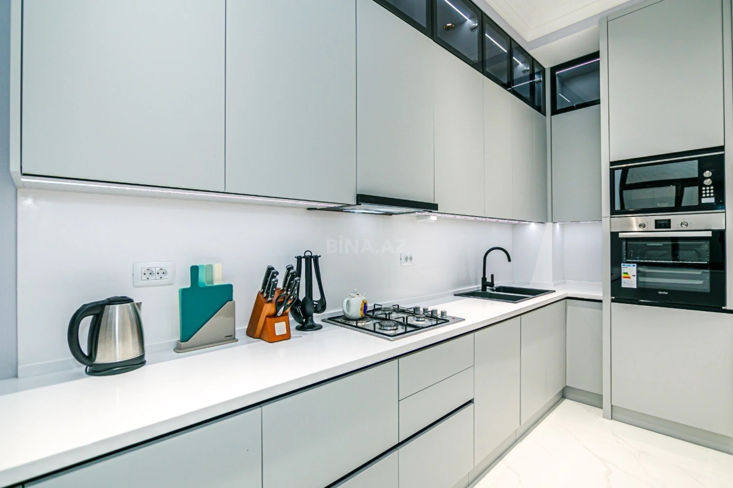 Kirayə verilir 3 otaqlı mənzil 150 m²