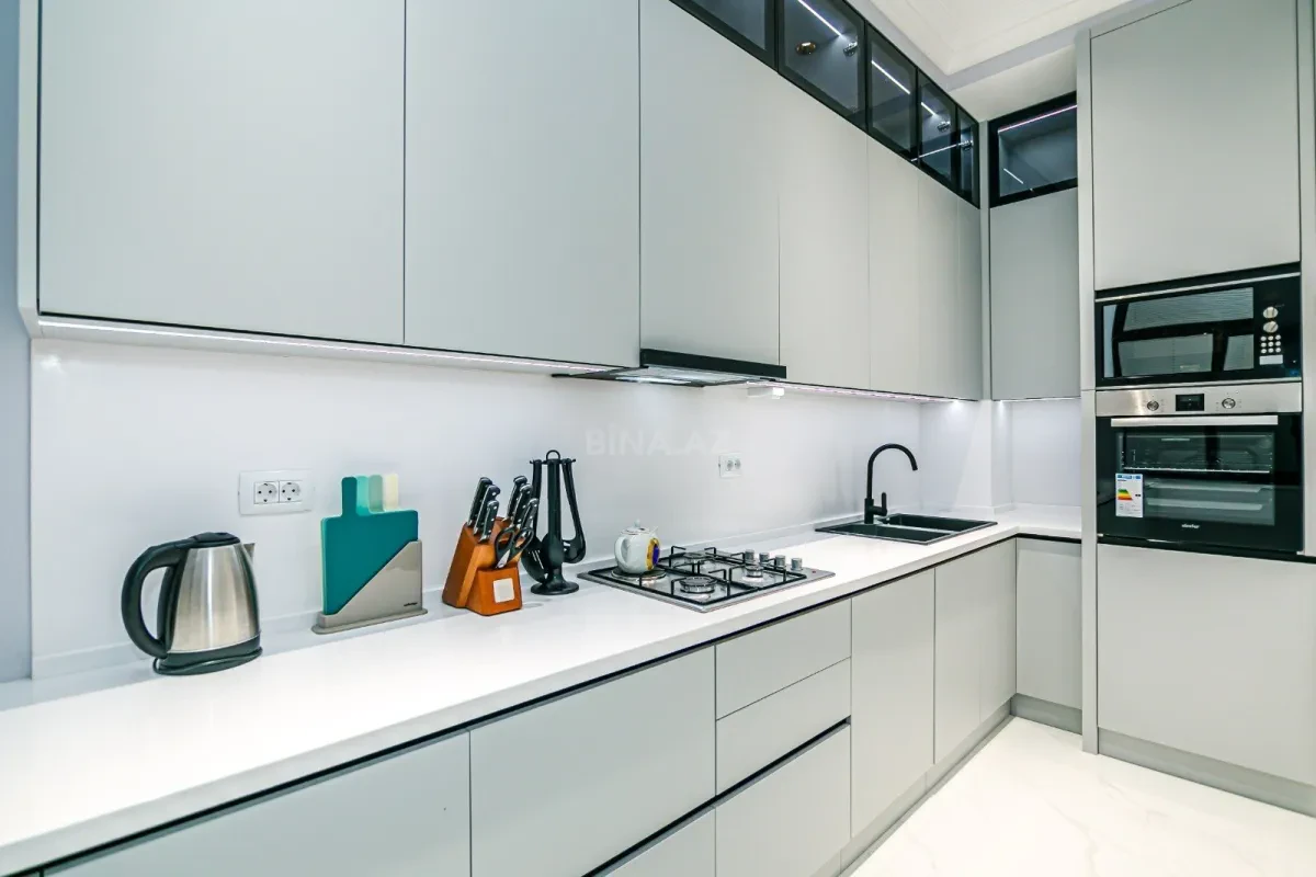 Kirayə verilir 3 otaqlı mənzil 150 m²