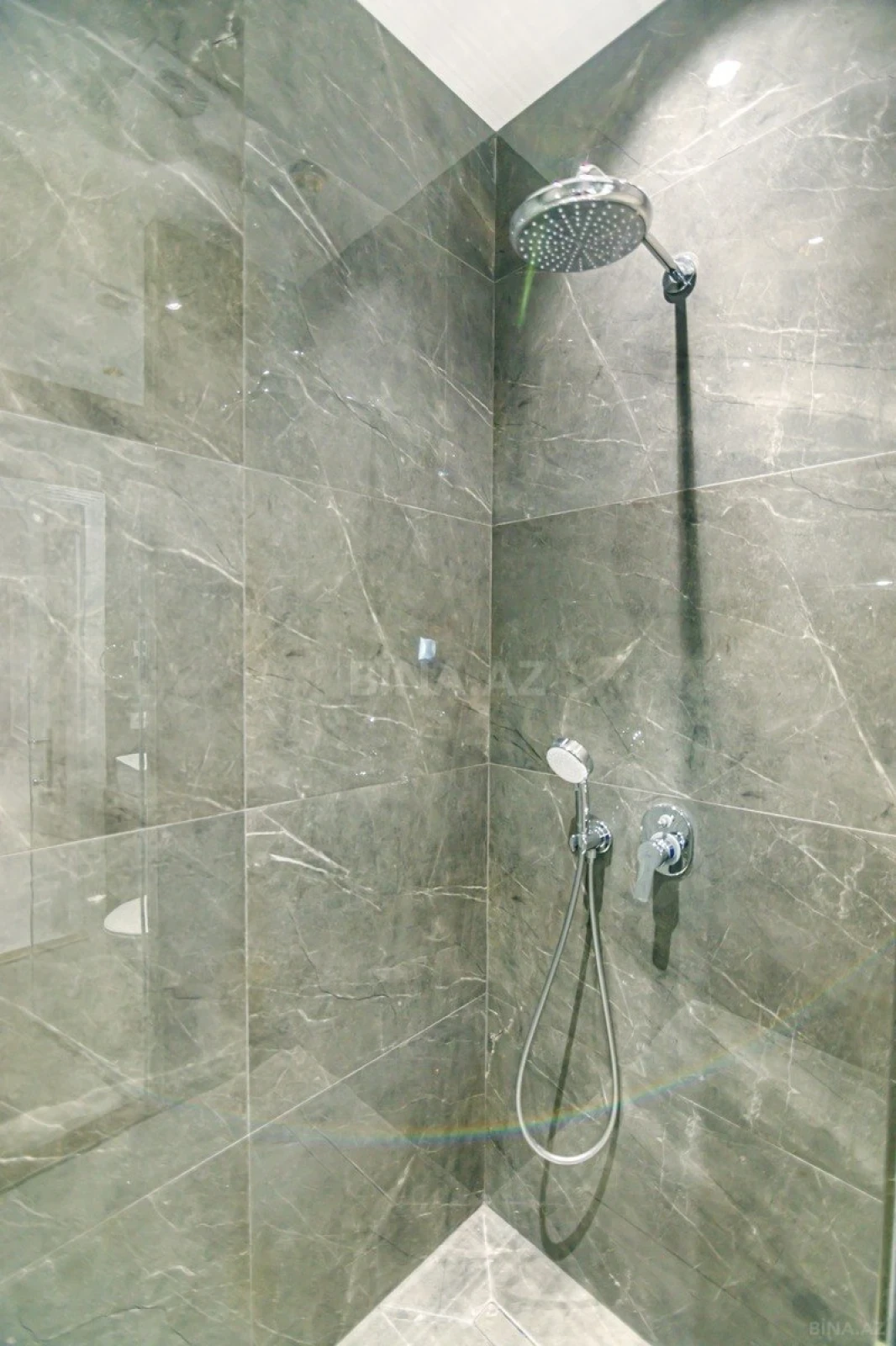 Kirayə verilir 3 otaqlı mənzil 150 m²