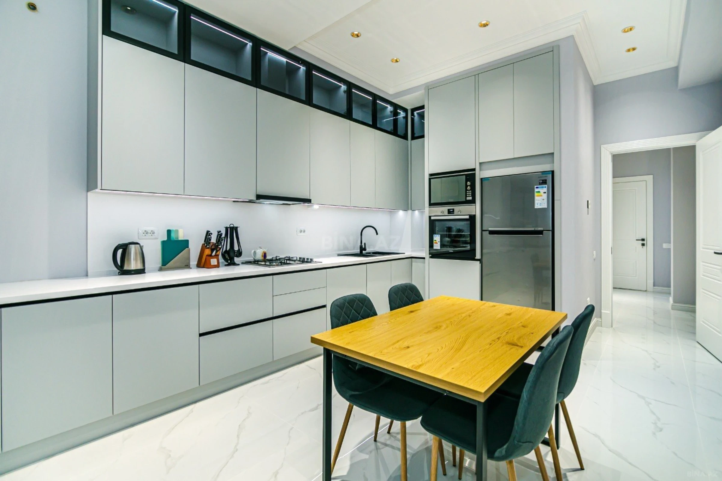 Kirayə verilir 3 otaqlı mənzil 150 m²