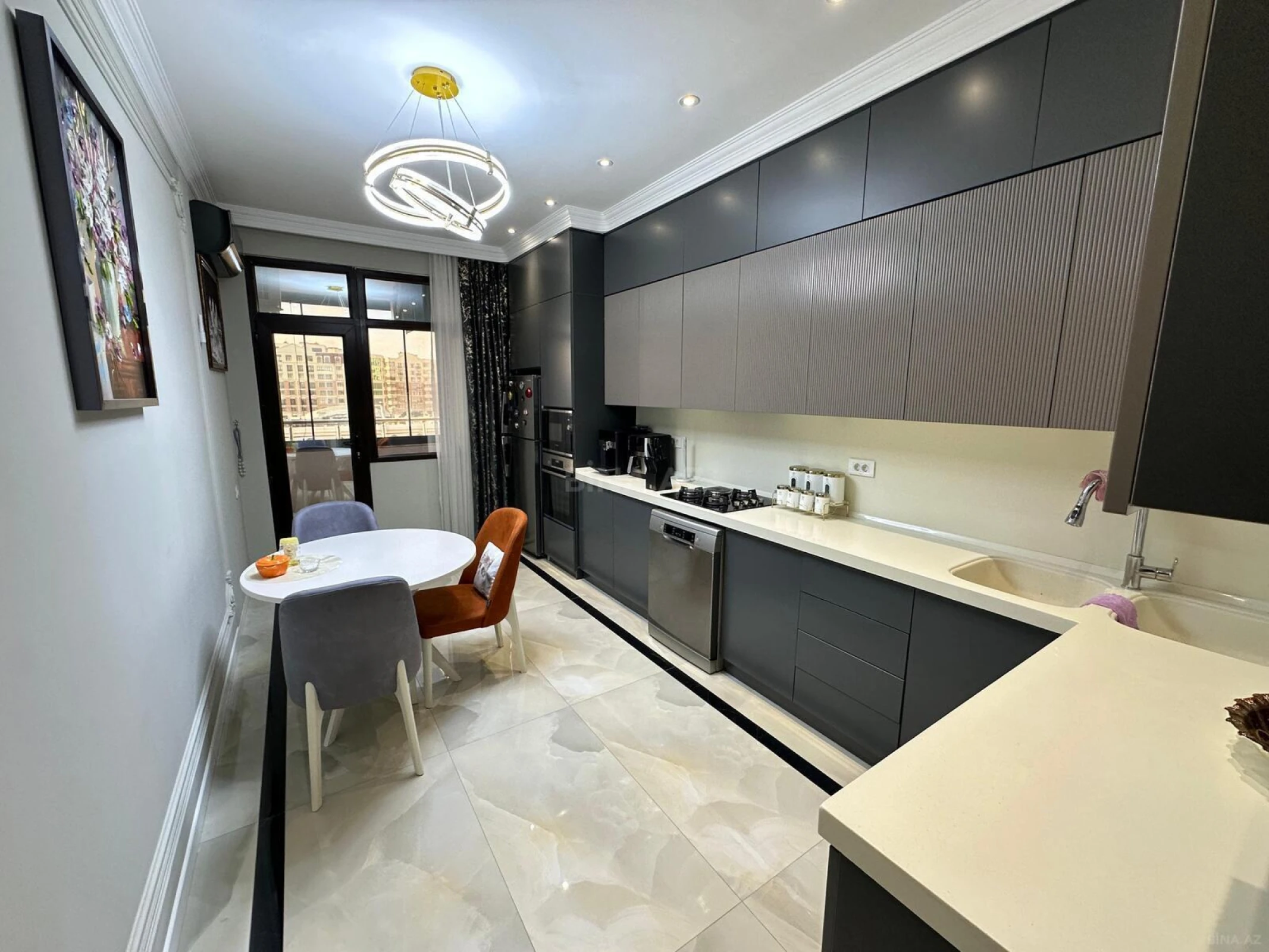 Kirayə verilir 3 otaqlı mənzil 145 m²