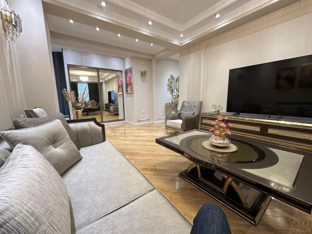 Kirayə verilir 3 otaqlı mənzil 145 m²