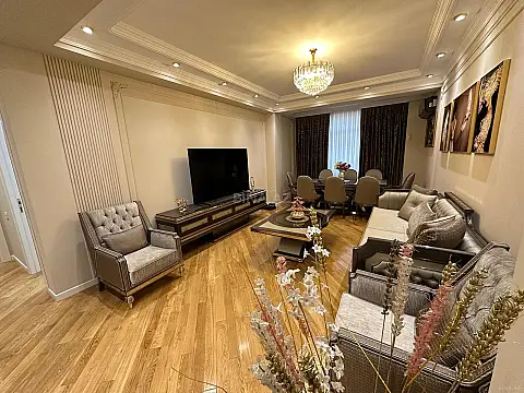 Kirayə verilir 3 otaqlı mənzil 145 m²