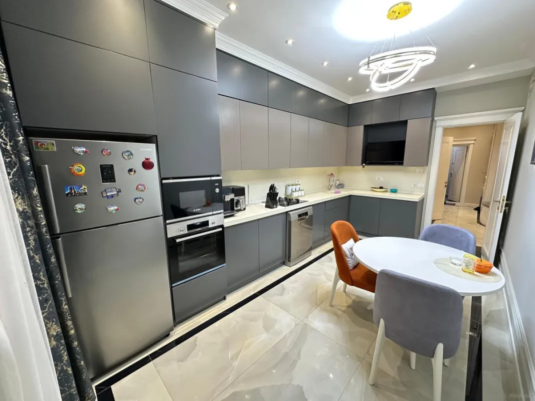 Kirayə verilir 3 otaqlı mənzil 145 m²