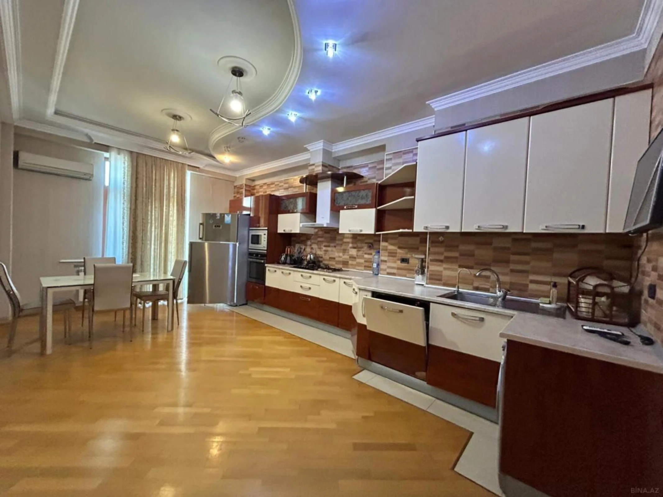 Kirayə verilir 4 otaqlı mənzil 220 m²