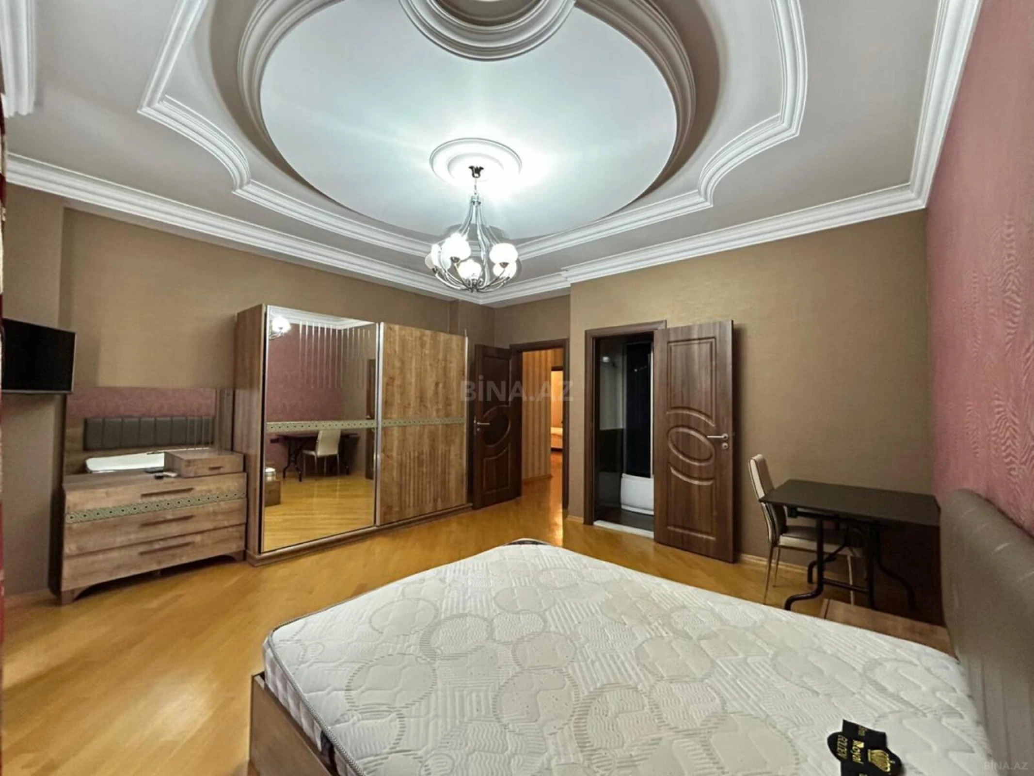 Kirayə verilir 4 otaqlı mənzil 220 m²