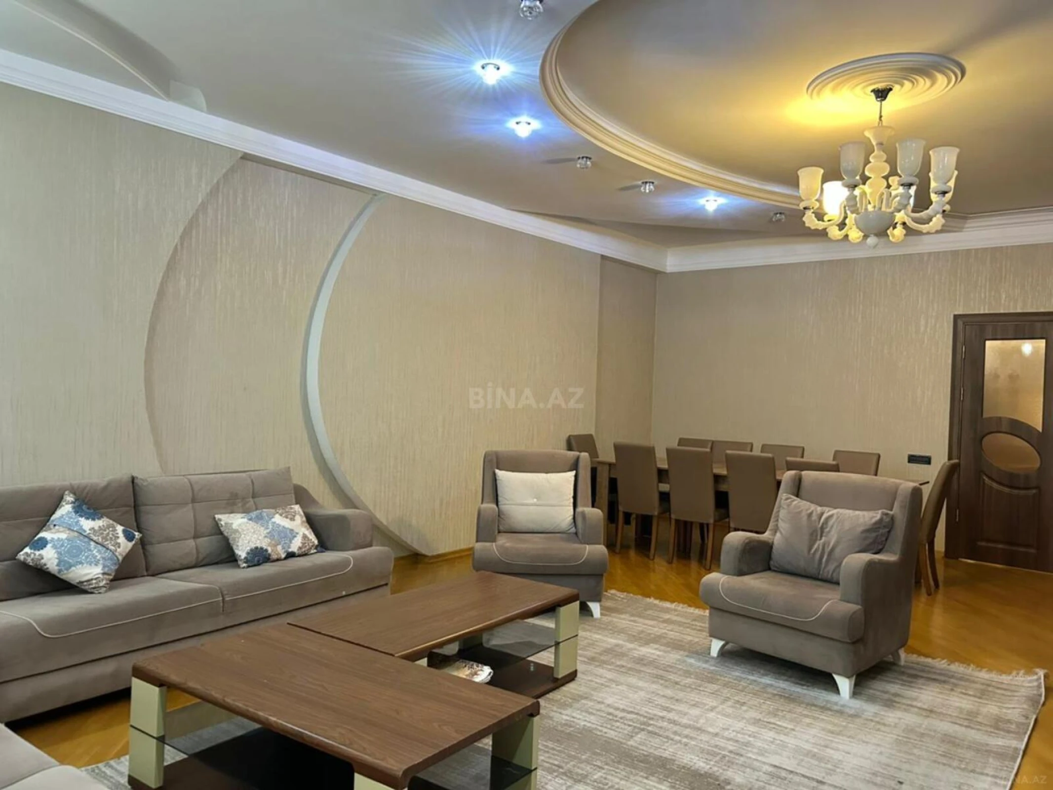 Kirayə verilir 4 otaqlı mənzil 220 m²