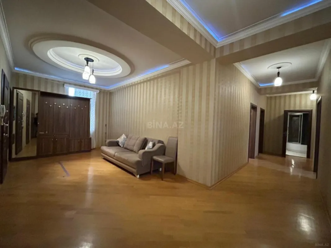 Kirayə verilir 4 otaqlı mənzil 220 m²