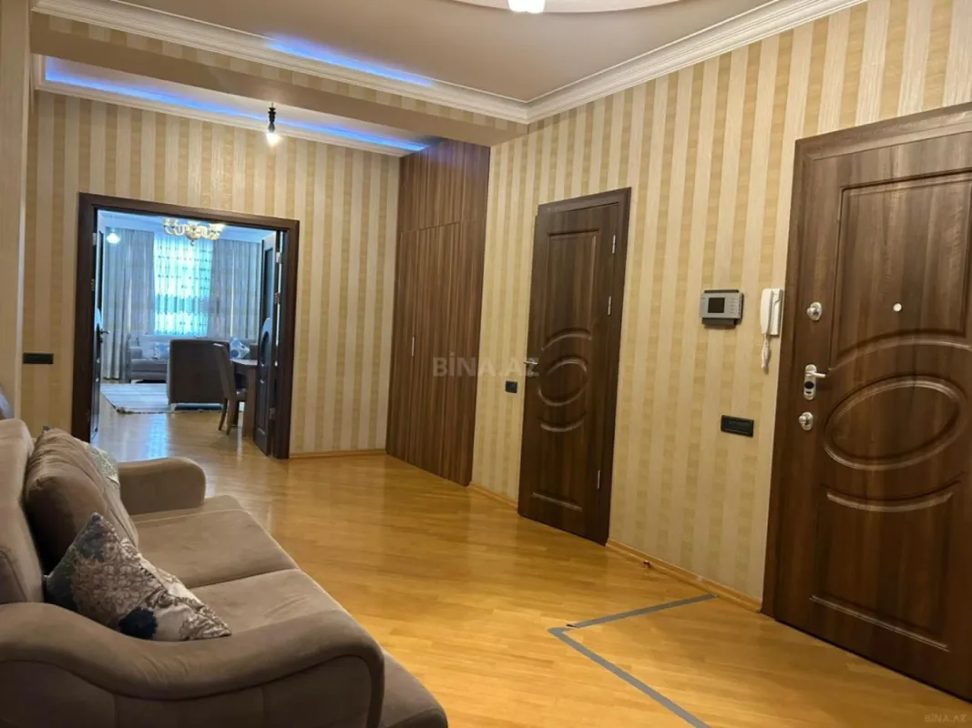 Kirayə verilir 4 otaqlı mənzil 220 m²