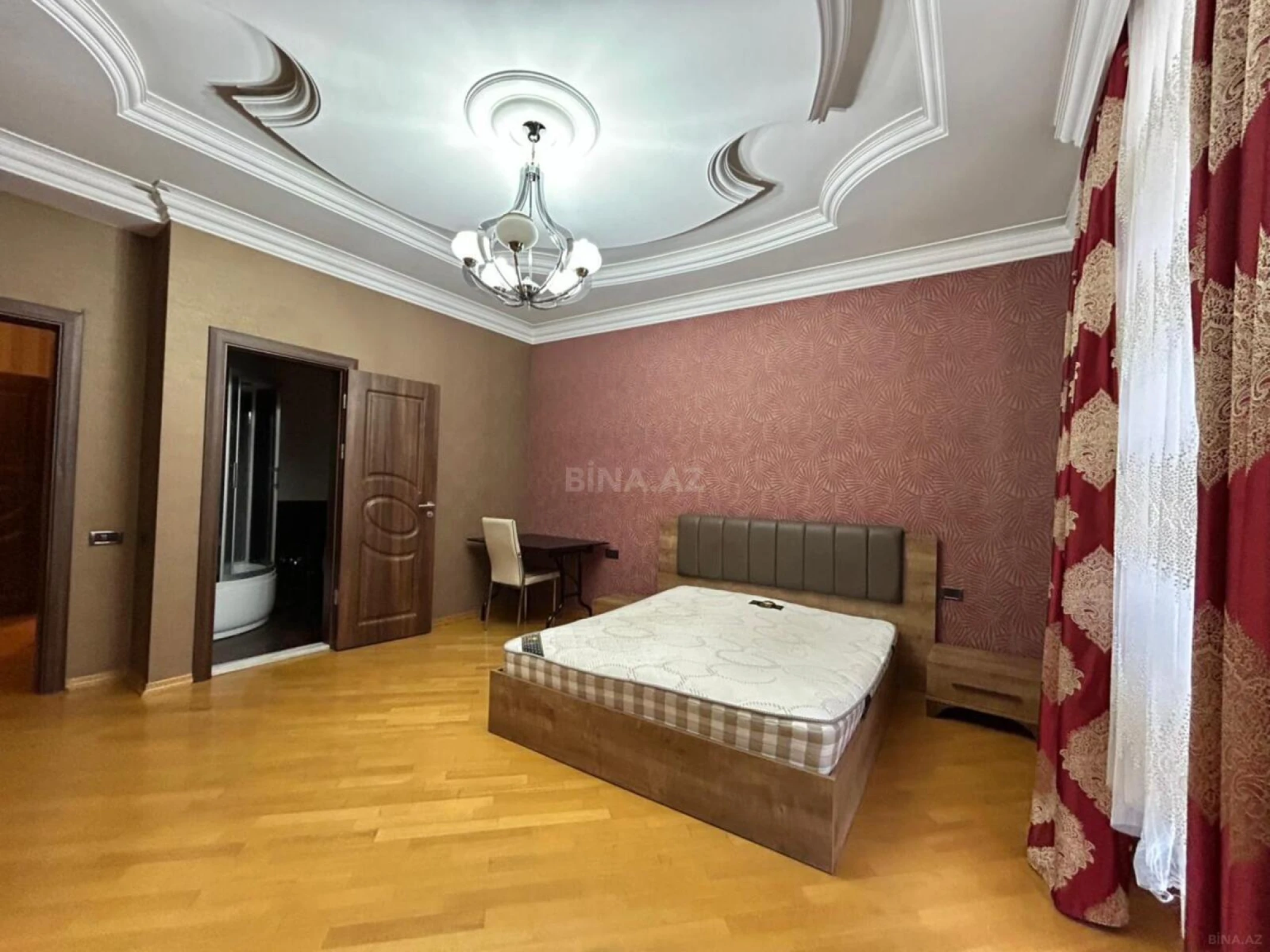 Kirayə verilir 4 otaqlı mənzil 220 m²