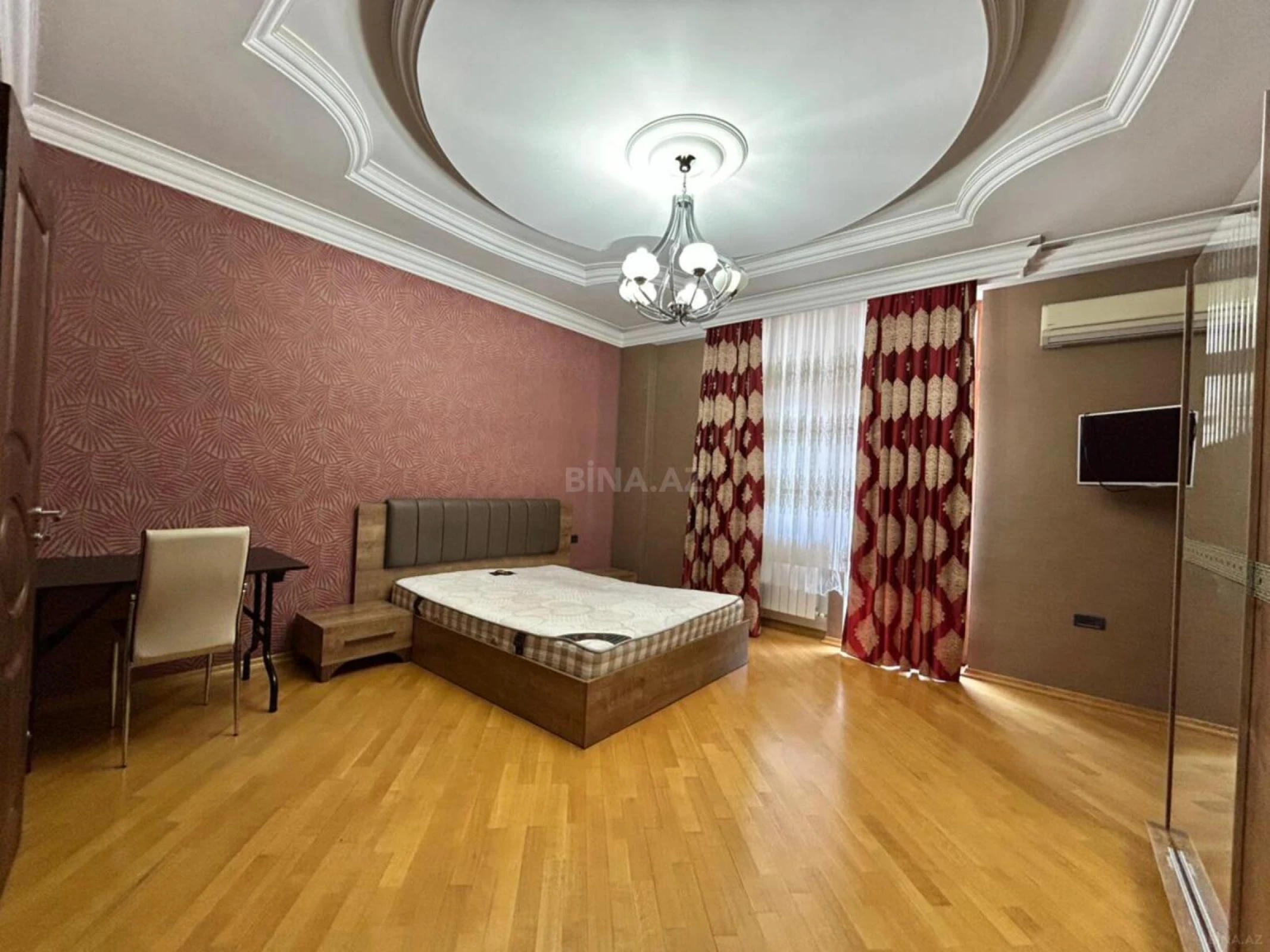 Kirayə verilir 4 otaqlı mənzil 220 m²