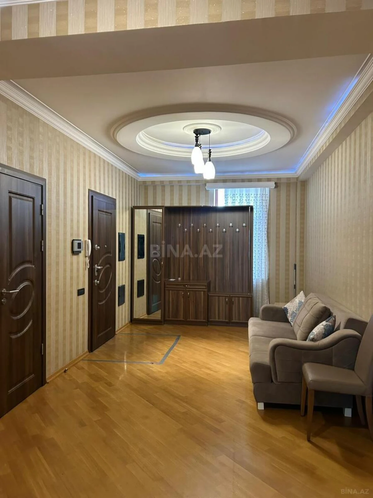 Kirayə verilir 4 otaqlı mənzil 220 m²