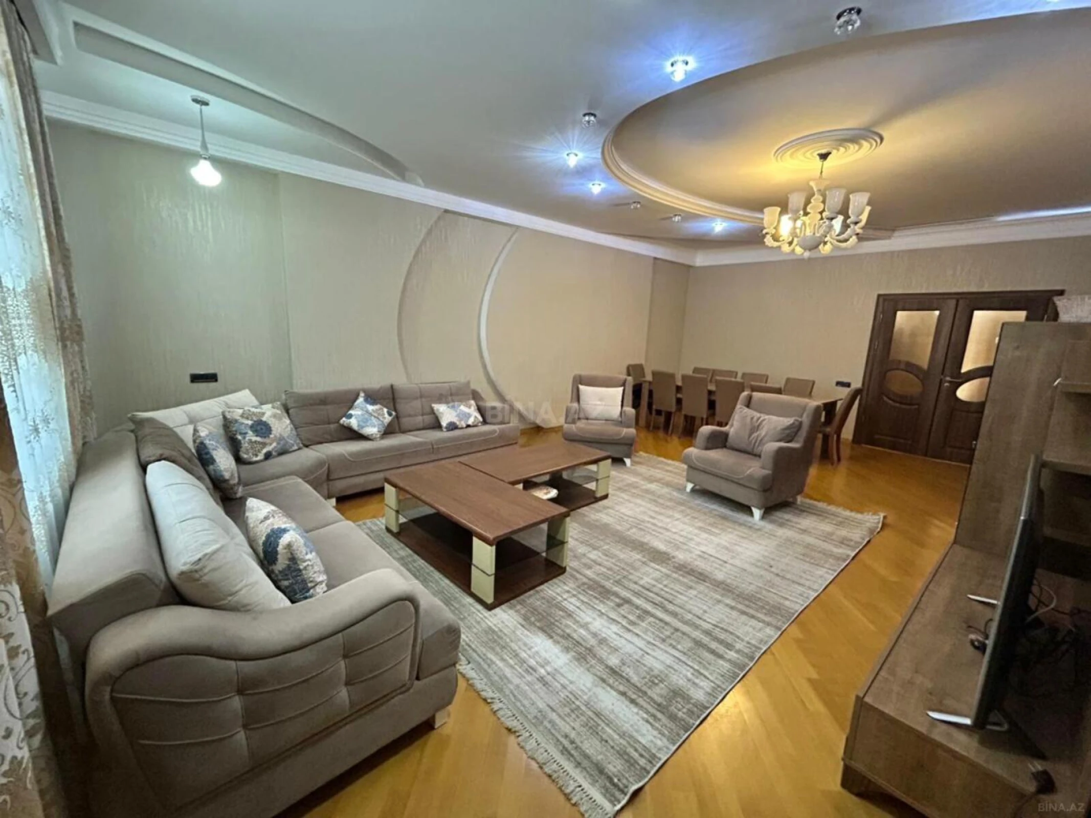 Kirayə verilir 4 otaqlı mənzil 220 m²
